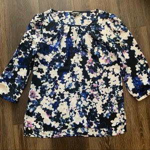 Flowy flower top size XS by Express